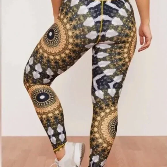 Wolven Noor Print Leggings and Top - Picture 9 of 10